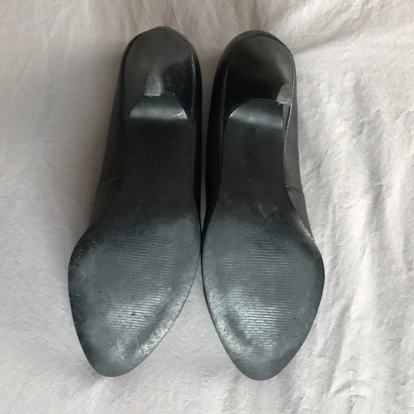 Eddie Bauer leather pump heel - Picture 3 of 7